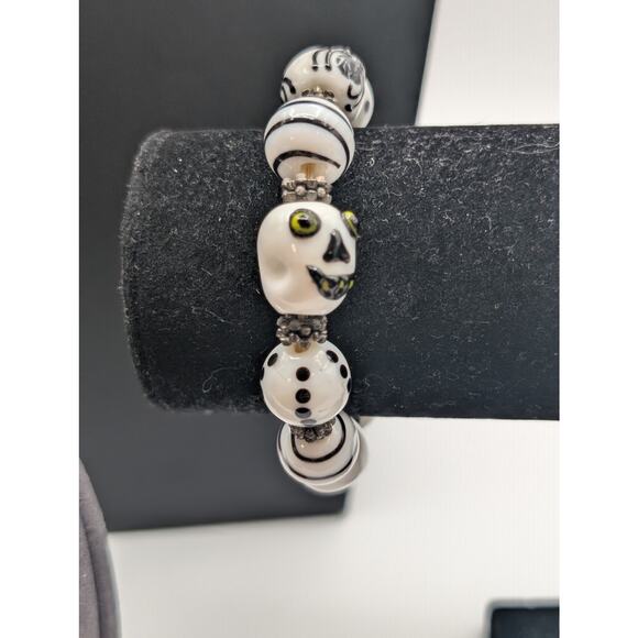 Halloween Spiders Ghouls & Candy Corn Bracelet & Earrings - Picture 3 of 7